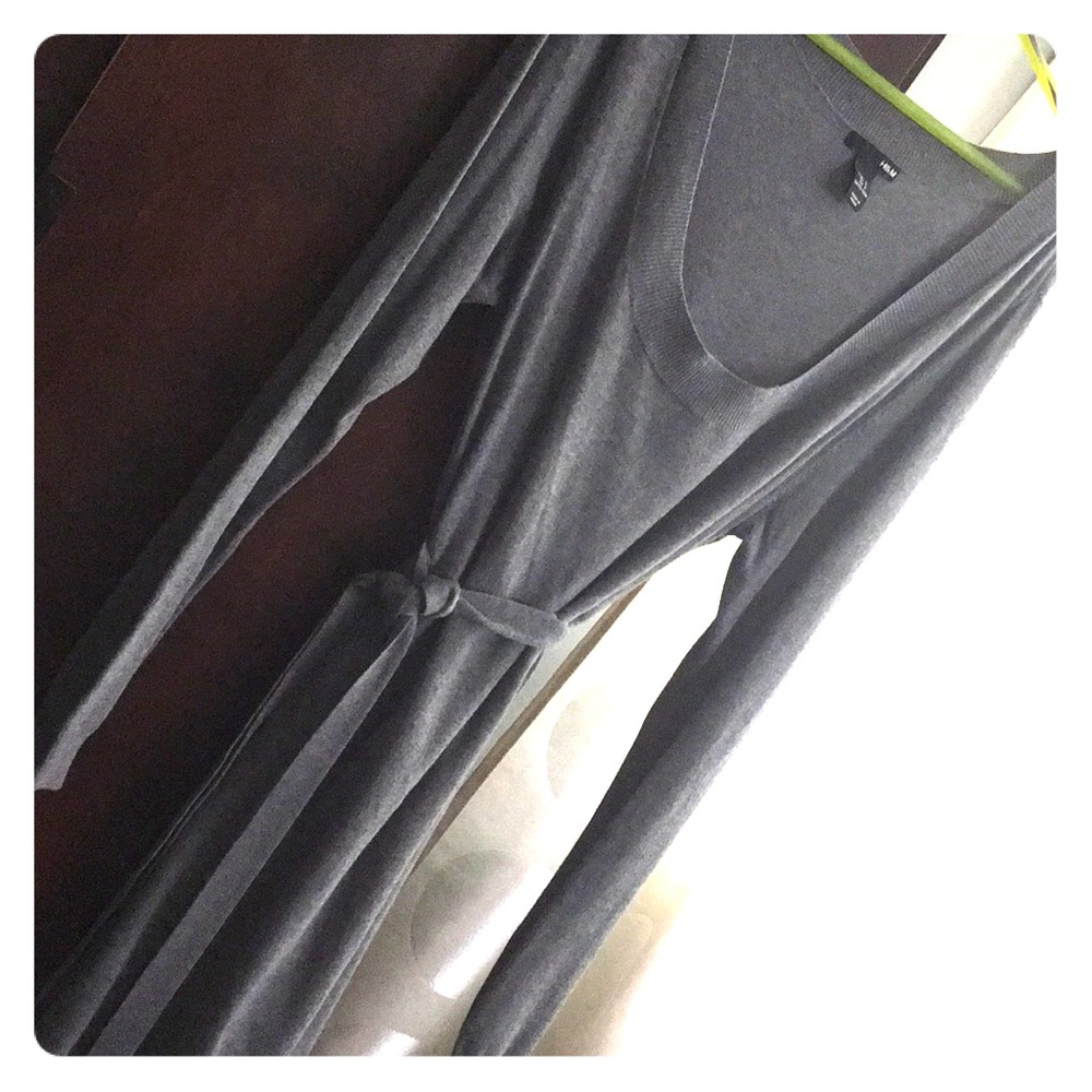 H&M belted long sleeve knit dress in gray sz large